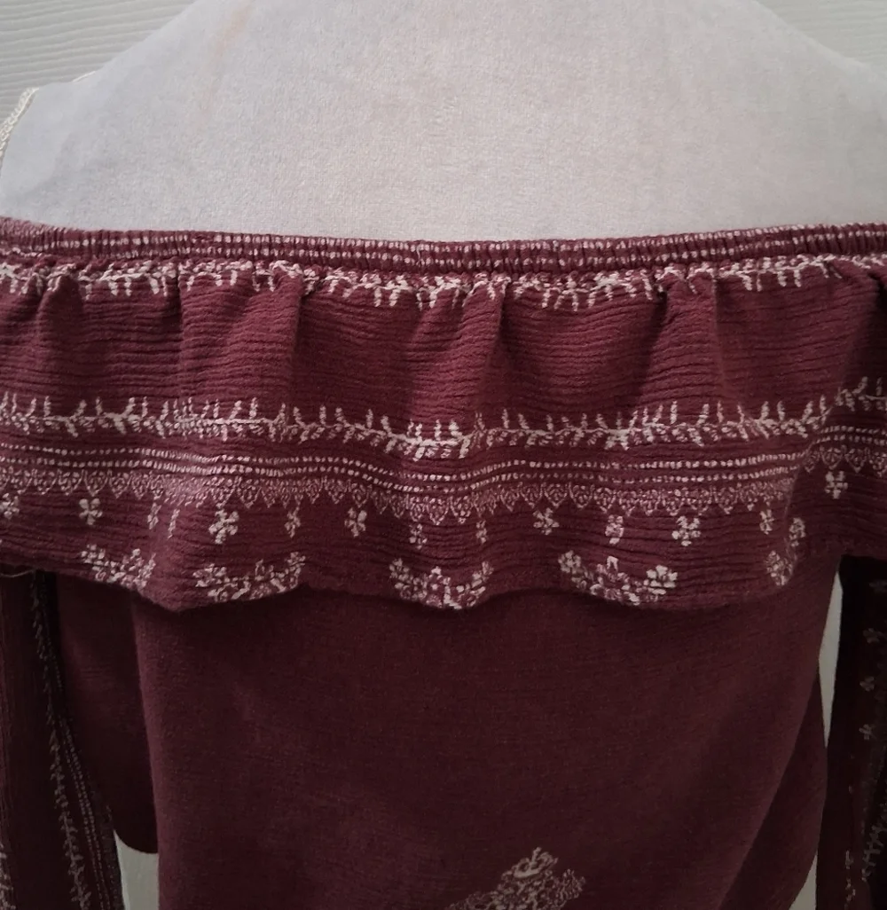 Burgundy Cropped Top With A Cream Print Size S